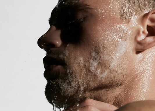 Limpiador facial hombre con ácido salicílico antiedad