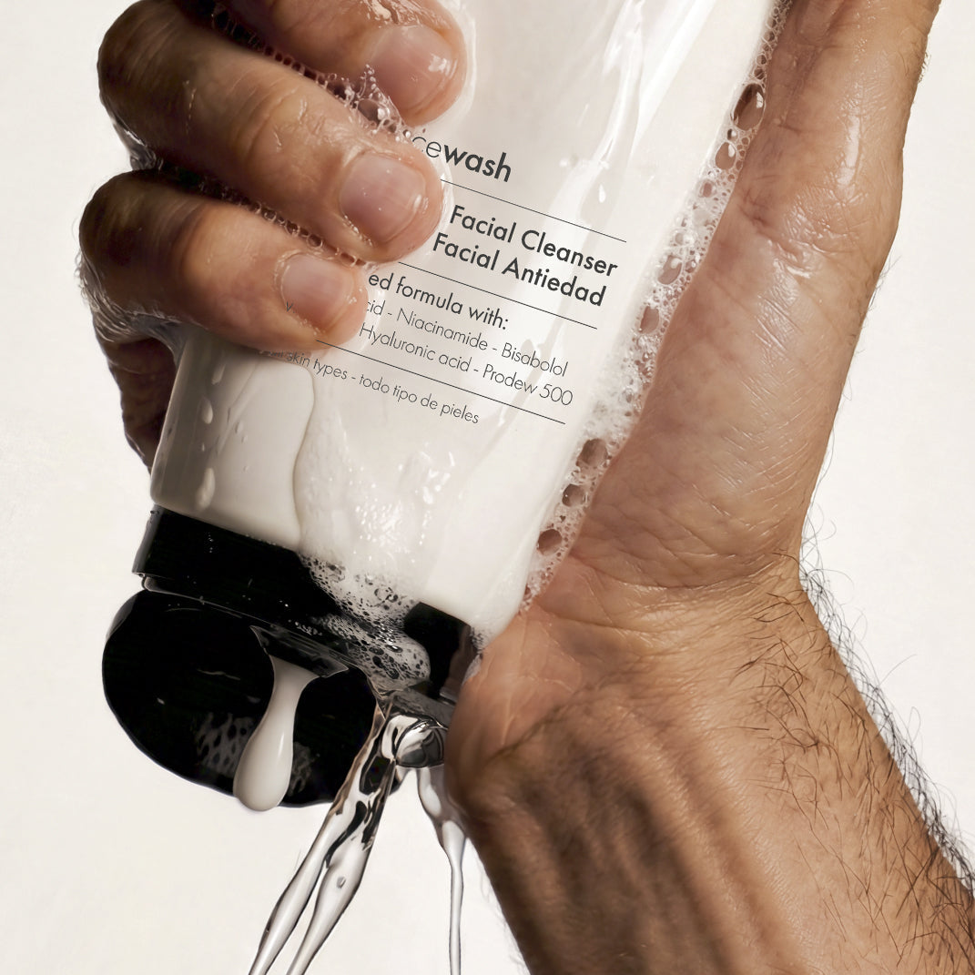 Limpiador facial antiedad para hombre